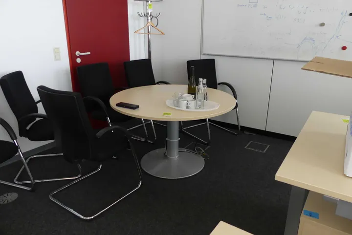 Konferenztisch mit 6x Besucherstuhl Maße in cm ca. Ø120 cm Durchmesser
